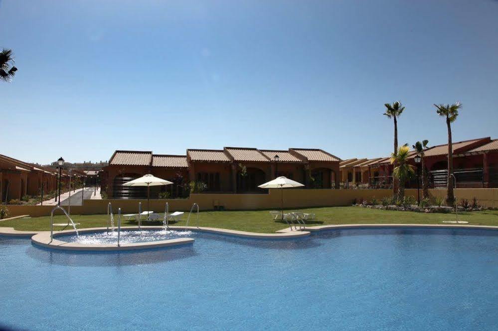 Santara Resort And Spa ซานตาโปลา ภายนอก รูปภาพ